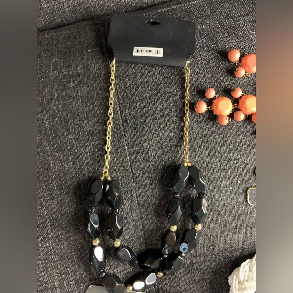 Beautiful Dangling Necklace Bundle - Picture 6 of 6